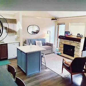 R & R Retreat Luxury Apartment